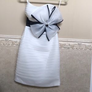 Terani White dress with Black detail & bow Size 4